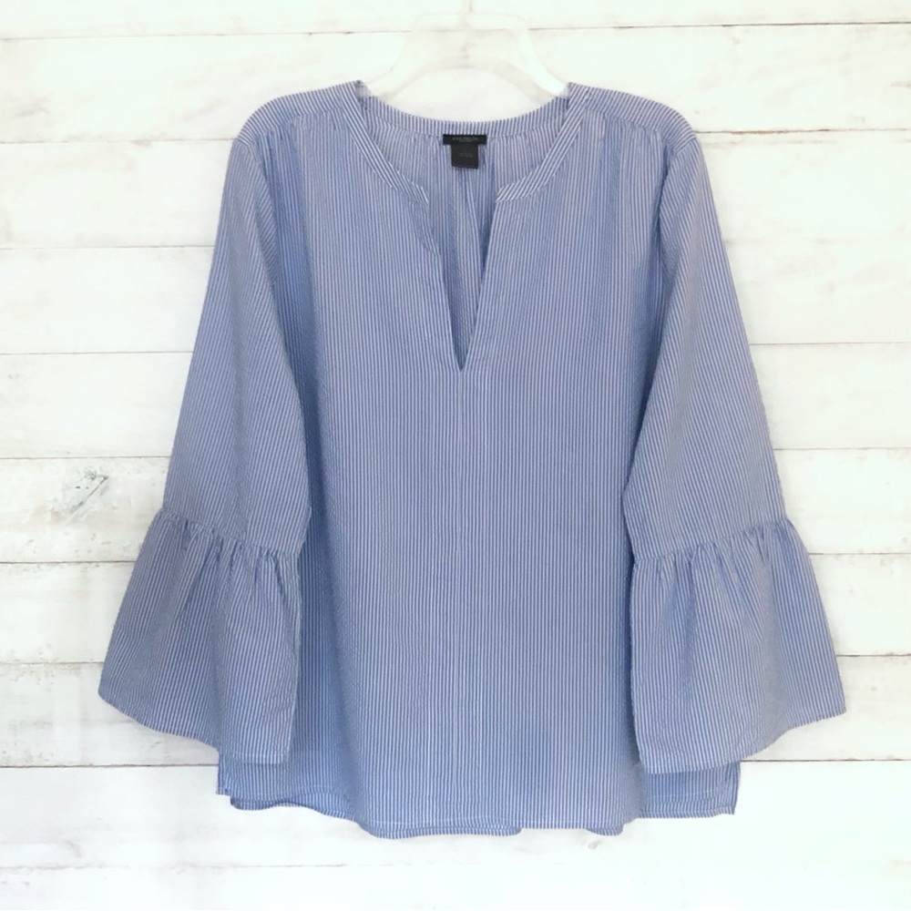 Ann Taylor Seersucker Striped Bell Sleeve Top • Blue Striped • Sz L • EUC